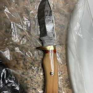Damascus steel hunting knife